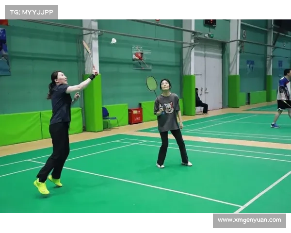 80岁球迷带头，沈阳羽毛球赛现最牛奶奶团